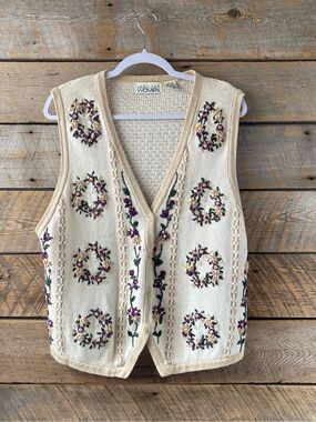 VTG 90s Women’s 1X Floral Embroidered Knit Sweater Vest Cottagecore Grannycore